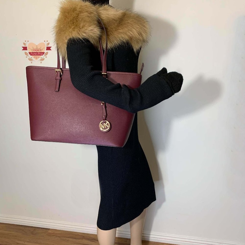 ❤️❤️SOLD❤️❤️Michael Kors Leather Purse💜 - Picture 12 of 16